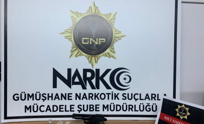 Kargo paketinden boks eldivenine gizlenmiş uyuşturucu çıktı