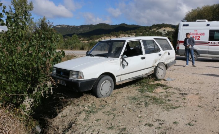 Mudurnu'da otomobillerin çarpışması sonucu 1 kişi yaralandı