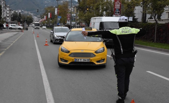 Ordu'da polis, taksi şoförlerini bilgilendirdi