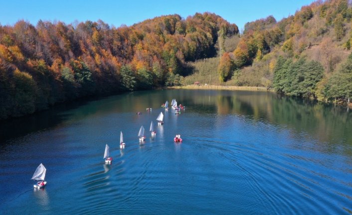 Ordu'daki Ulugöl Tabiat Parkı'nda yelken ve kano antrenmanı yapıldı
