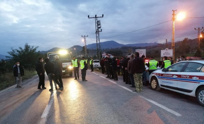 Samsun'da kamyonetle otomobilin çarpışması sonucu 3 kişi yaralandı