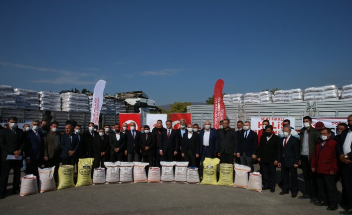 Tokat'ta afetlerden zarar gören çiftçilere tohum ve gübre dağıtıldı