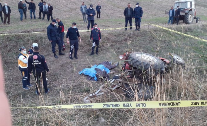 Tokat'ta devrilen traktörün sürücüsü öldü