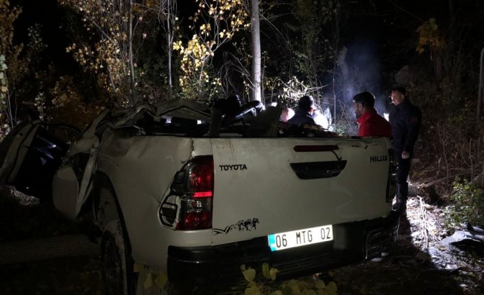 Tokat'ta uçuruma devrilen kamyonetteki 3 kişi öldü, 1 kişi yaralandı