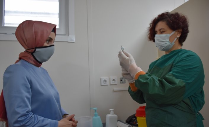 Trabzon'da TURKOVAC Faz-3 için gönüllülerin aşılanmasına başlandı