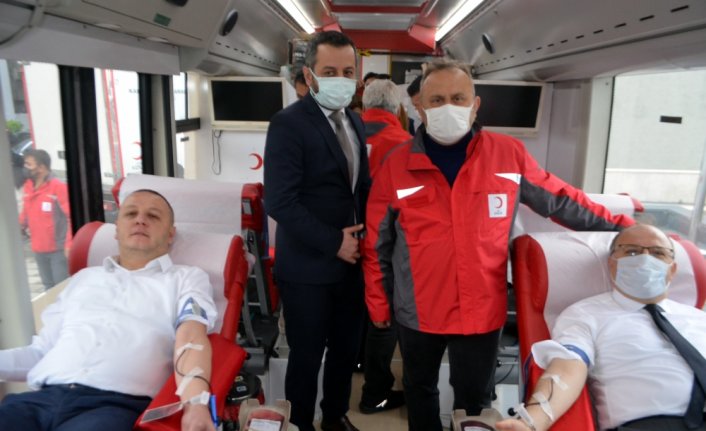 Zonguldak Valisi Tutulmaz'dan kan bağış kampanyasına destek