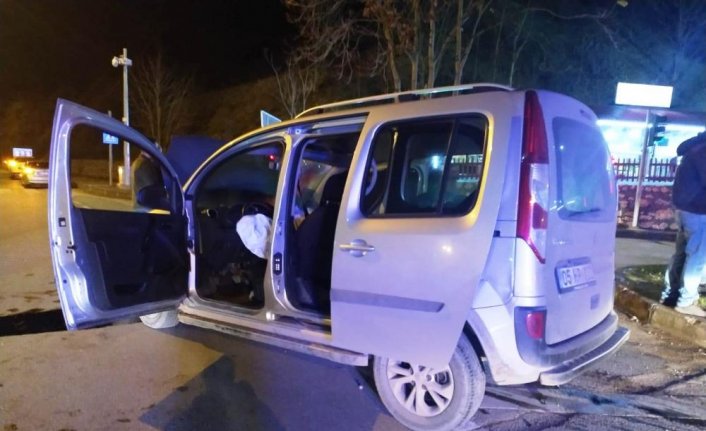 Amasya'da otomobil ile hafif ticari aracın çarpıştığı kazada 5 kişi yaralandı