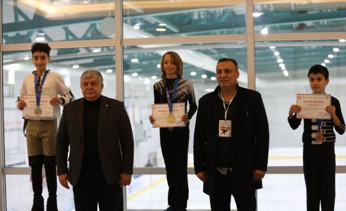 Artistik Buz Pateni Türkiye Şampiyonası Samsun'da sürüyor