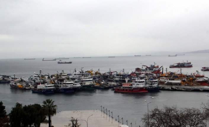 Balıkçı tekneleri denize açılamayınca tezgahlardaki balıklar azaldı