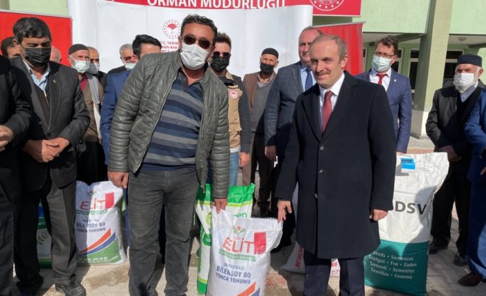 Bayburt'ta çiftçilere 66 bin kilogram tohum desteği sağlandı
