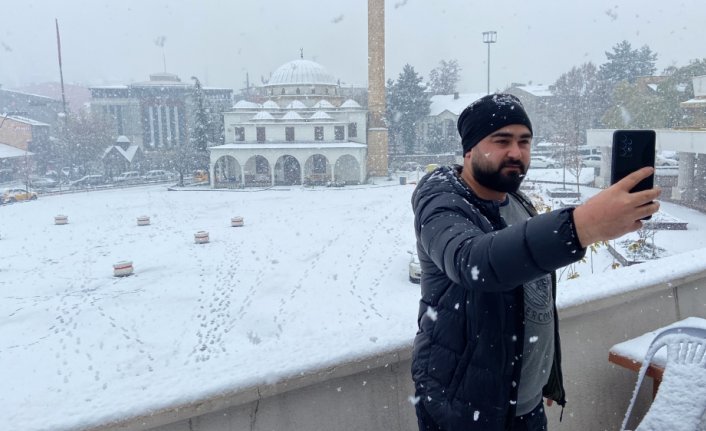 Doğu Karadeniz'in yüksek kesimlerinde kar yağışı etkili oluyor