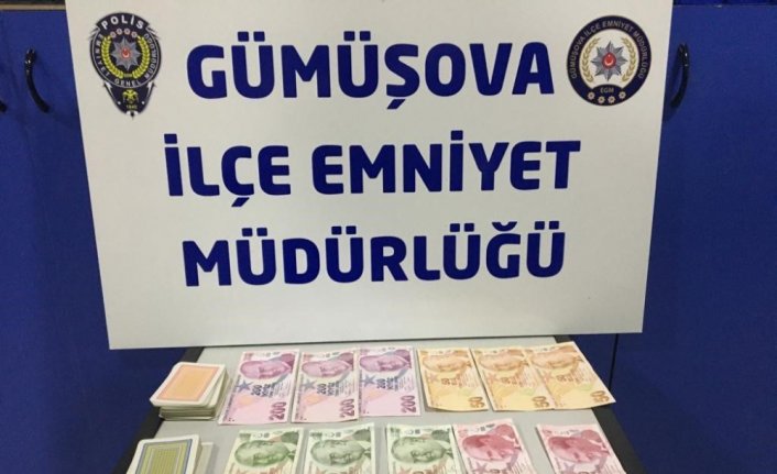 Düzce'de kahvehanede kumar oynayan 4 kişiye para cezası