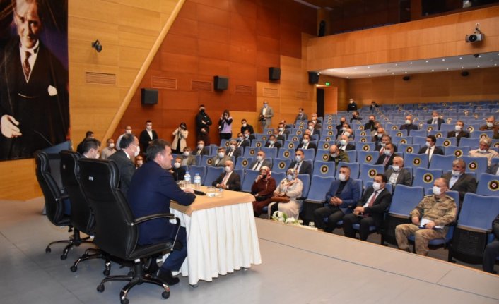 Gümüşhane Valisi Kamuran Taşbilek, muhtarlarla bir araya geldi