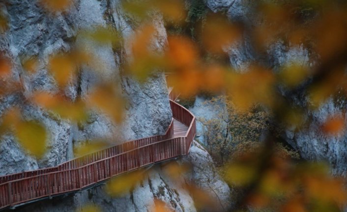 Horma Kanyonu ve Ilıca Şelalesi sonbahar renklerine büründü