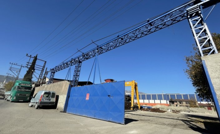 Karabük'te üzerine demir düşen işçi öldü