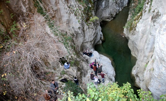 Kastamonu Üniversitesi öğrencileri bazı derslerini doğada işliyor