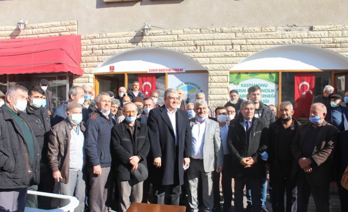 Kastamonu'da arı yetiştiricilerine bin 298 çuval besleme şekeri dağıtıldı