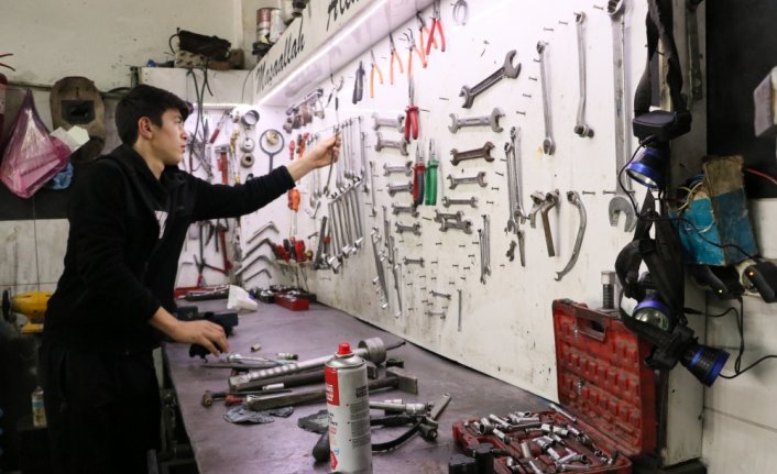 Sanayi sitesinin içindeki mesleki eğitim merkezi kalifiye eleman yetiştiriyor