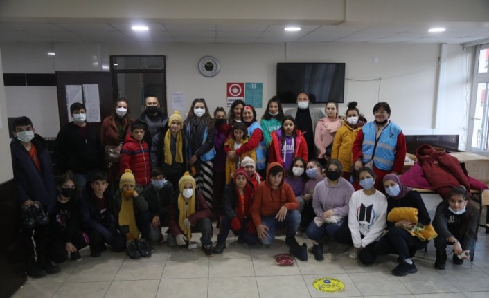 Sel felaketinden etkilenen çocuklara gurbetçi kadınlardan giyecek yardımı