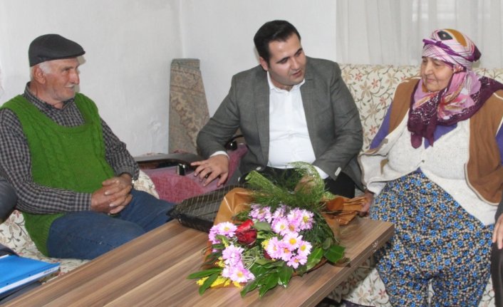 Taşova Kaymakamı Gökcecik, şehit ailelerini ziyaret etti