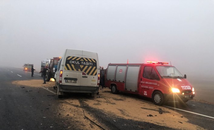 Tokat'ta 3 aracın karıştığı kazada bir kişi öldü, 9 kişi yaralandı