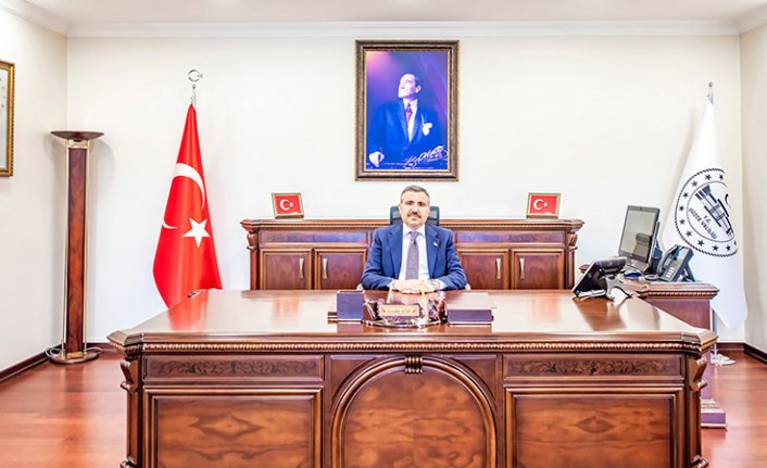 Vali Atay, Düzce depreminin yıl dönümünde hayatını kaybedenleri andı