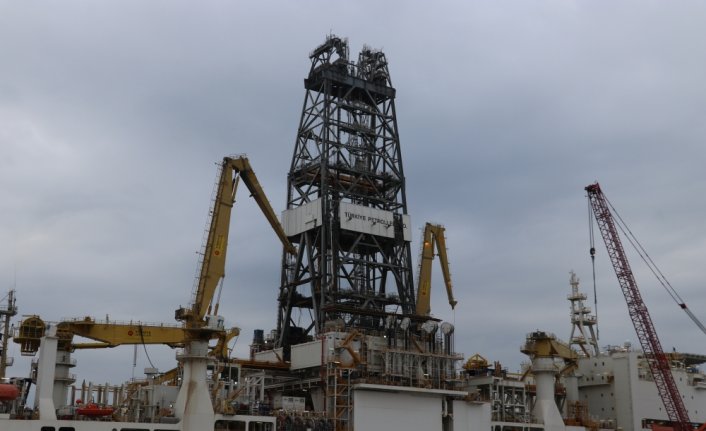 Yavuz Sondaj Gemisi'nin kule montajı çalışmaları sürüyor