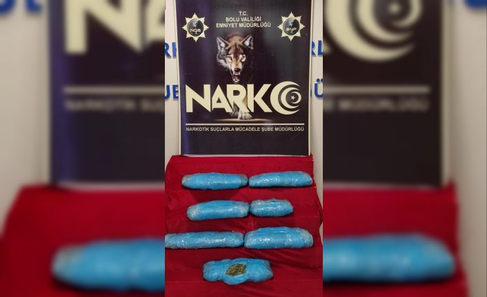 Bolu'da otomobilde uyuşturucuyla yakalanan iki zanlı tutuklandı