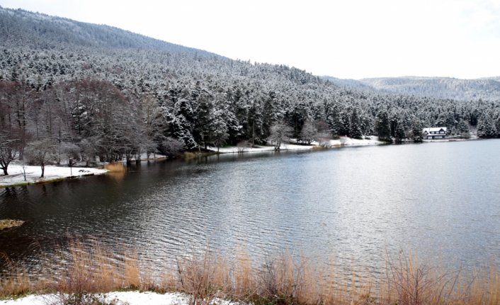Bolu'da tabiat parkları ile kayak merkezi beyaz örtüyle kaplandı