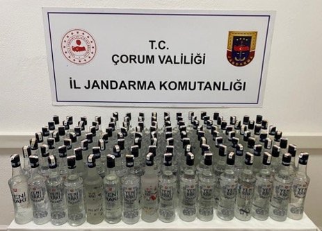 Çorum'da sahte bandrollü 123 şişe sahte içki ele geçirildi, 1 şüpheli yakalandı