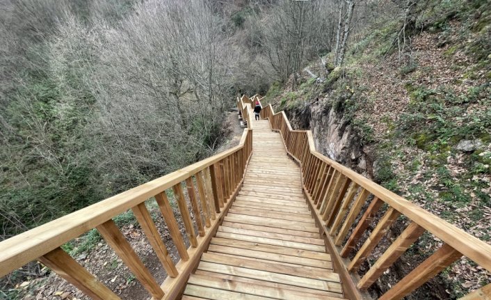 Düzce'de yeni keşfedilen şelale turizme kazandırıldı