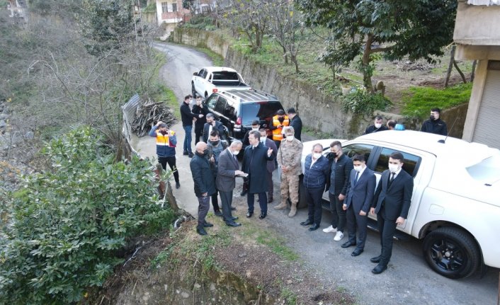 Giresun Valisi Enver Ünlü, selden tahrip olan yollarda incelemelerde bulundu: