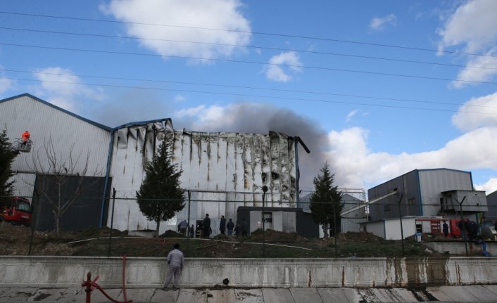 GÜNCELLEME - Çorum'da bir fabrikada çıkan yangın hasara neden oldu
