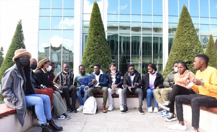 Hitit Üniversitesindeki yabancı öğrencilerin yardımına Malili Tidie koşuyor