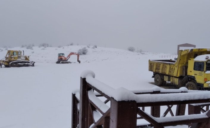 Karabük'teki Keltepe Kayak Merkezi'nde kar etkili oluyor
