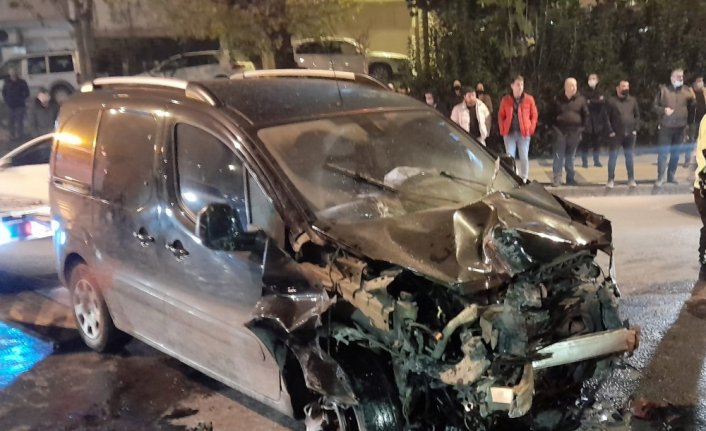 Ordu'da otomobil ile hafif ticari aracın çarpıştığı kazada 3 kişi yaralandı
