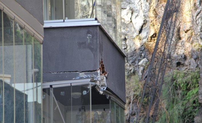 Sinop'ta heyelan nedeniyle 3 katlı bina boşaltıldı