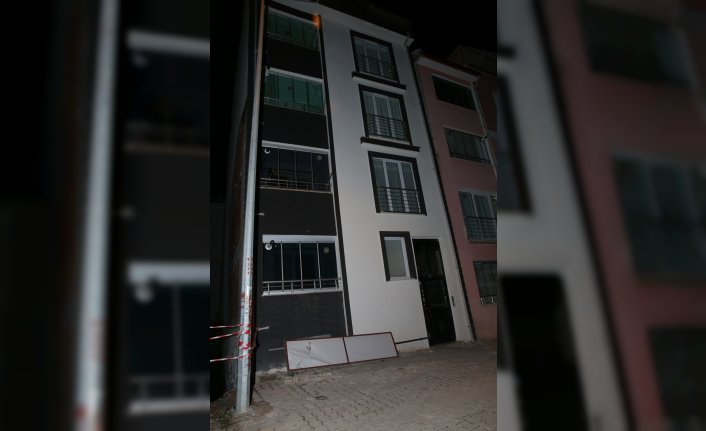 Tokat'ta yanındaki inşaatın temeli nedeniyle çökme tehlikesi oluşan bina boşaltıldı