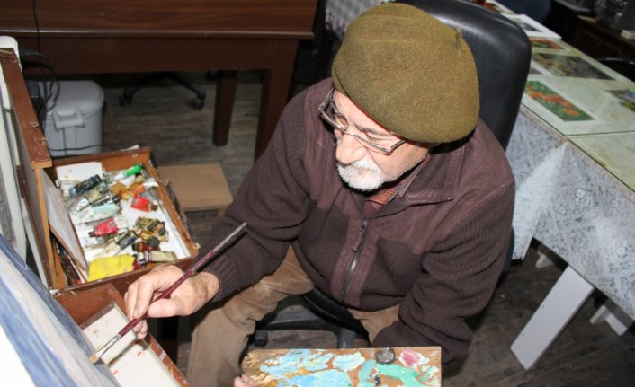 Zonguldak'ta emekli resim öğretmeni 66 yıldır tuvale fırça atıyor