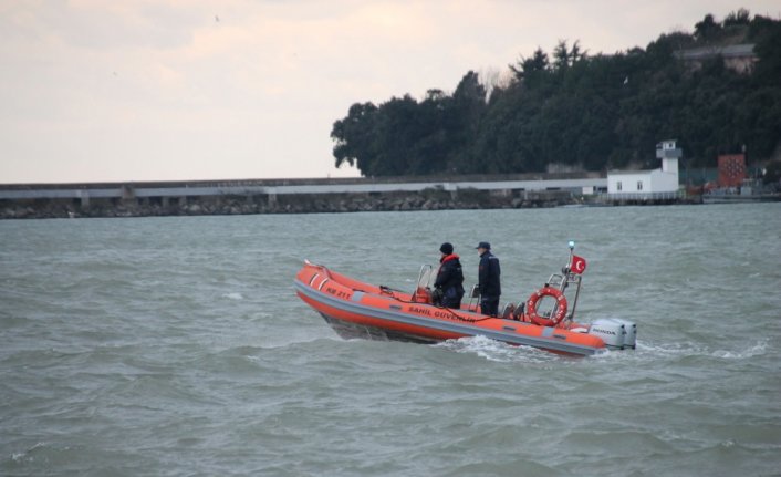 Zonguldak'ta halatın çarpması sonucu denize düşen Azerbaycanlı gemi personeli aranıyor
