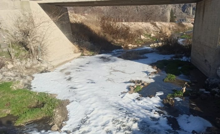 Amasya'da köpüren Tersakan Çayı'nda inceleme başlatıldı