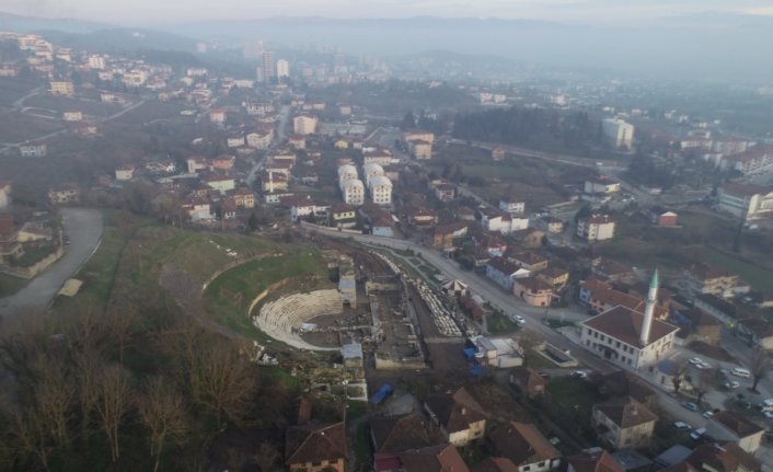 Antik kente ev sahipliği yapan Konuralp 