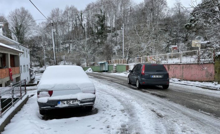 Bartın'da yüksek kesimlerde kar etkili oluyor