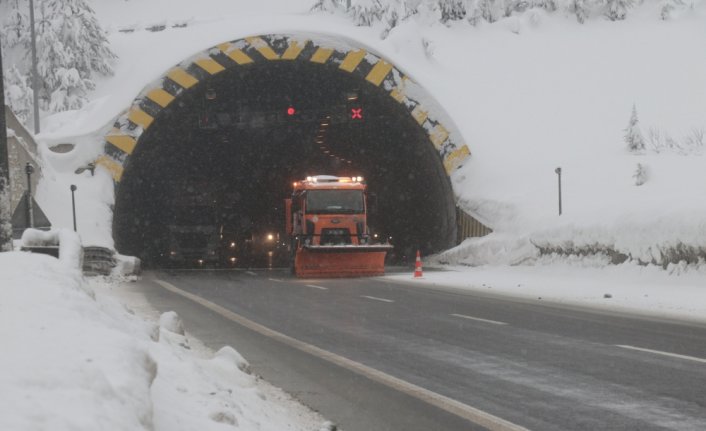 Bolu Dağı'nda hafif kar etkili oluyor