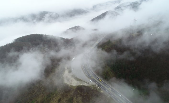 Bolu Dağı'nda yoğun sis etkili oluyor