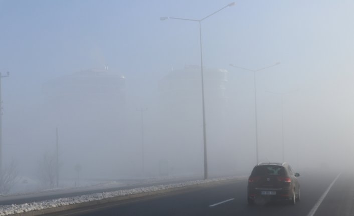 Bolu'da sis nedeniyle görüş mesafesi 35 metreye düştü
