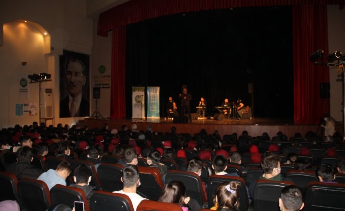 Çarşamba'da Recep Demirkaynak stand-up gösterisi sundu