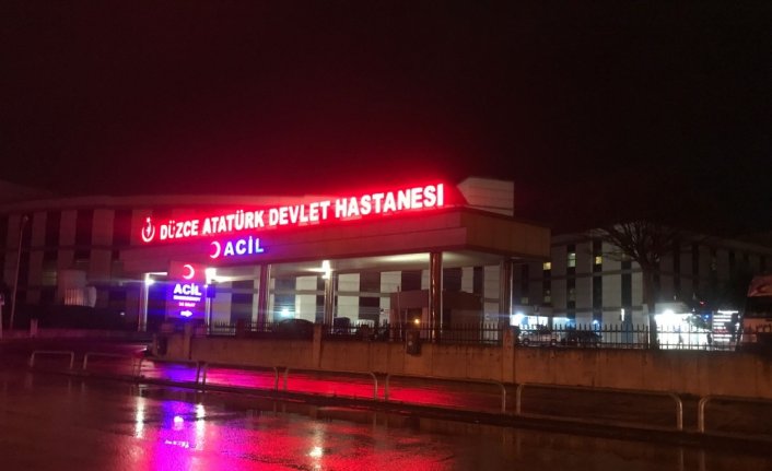 Düzce'de 3 kişiyi bıçakla yaralayan 2 zanlı tutuklandı