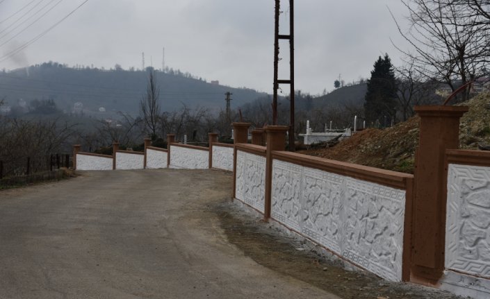 Espiye Belediyesi'nin mezarlıklarda çevre düzenleme çalışmaları sürüyor