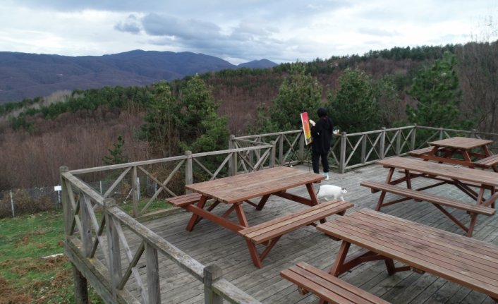 Genç ressam doğadan aldığı ilhamı tablolarına yansıtıyor
